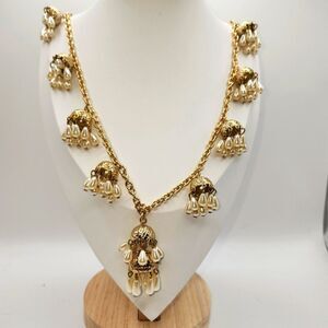 Fern Mallis Simulated Pearl Cluster Drop Necklace NWOT